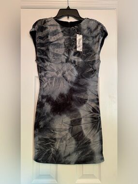 Strut & Bolt Size Small Black Gray Tie-Dye Dress Short sleeve Lined New